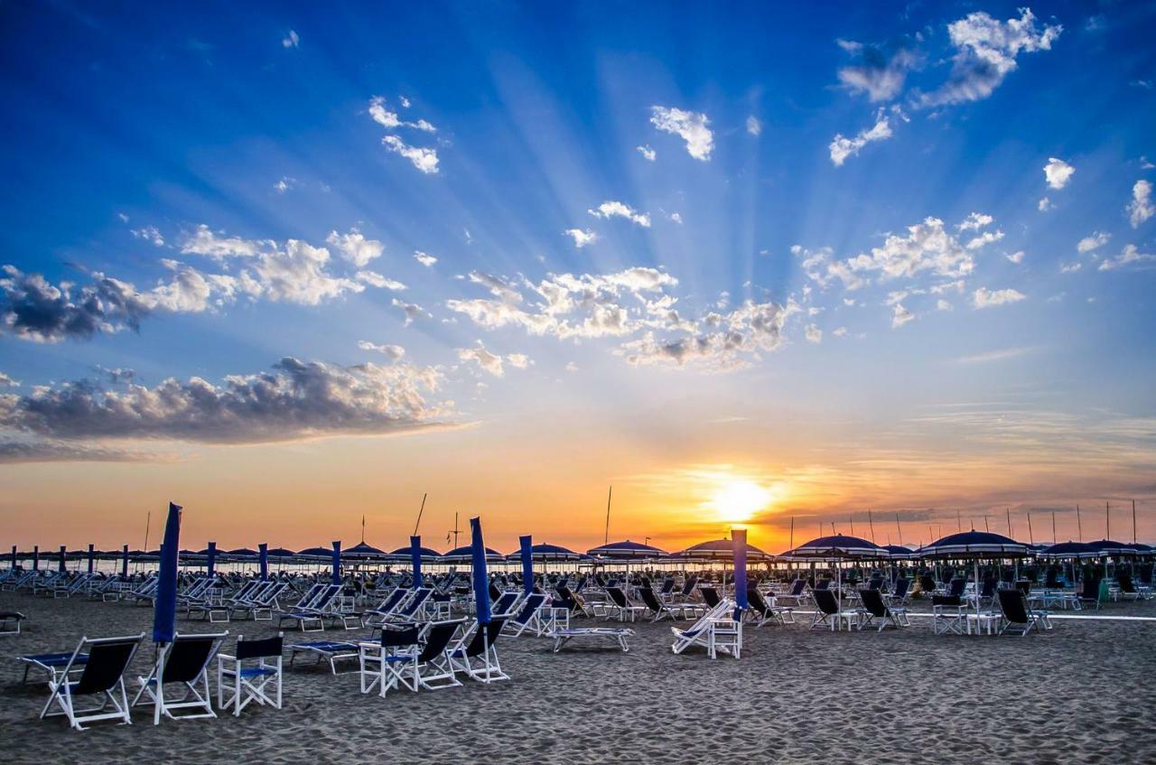 Mirabilia Beach Viareggio Esterno foto